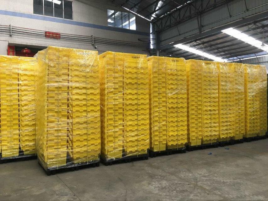 ลังพลาสติกมีจำนวนมาก