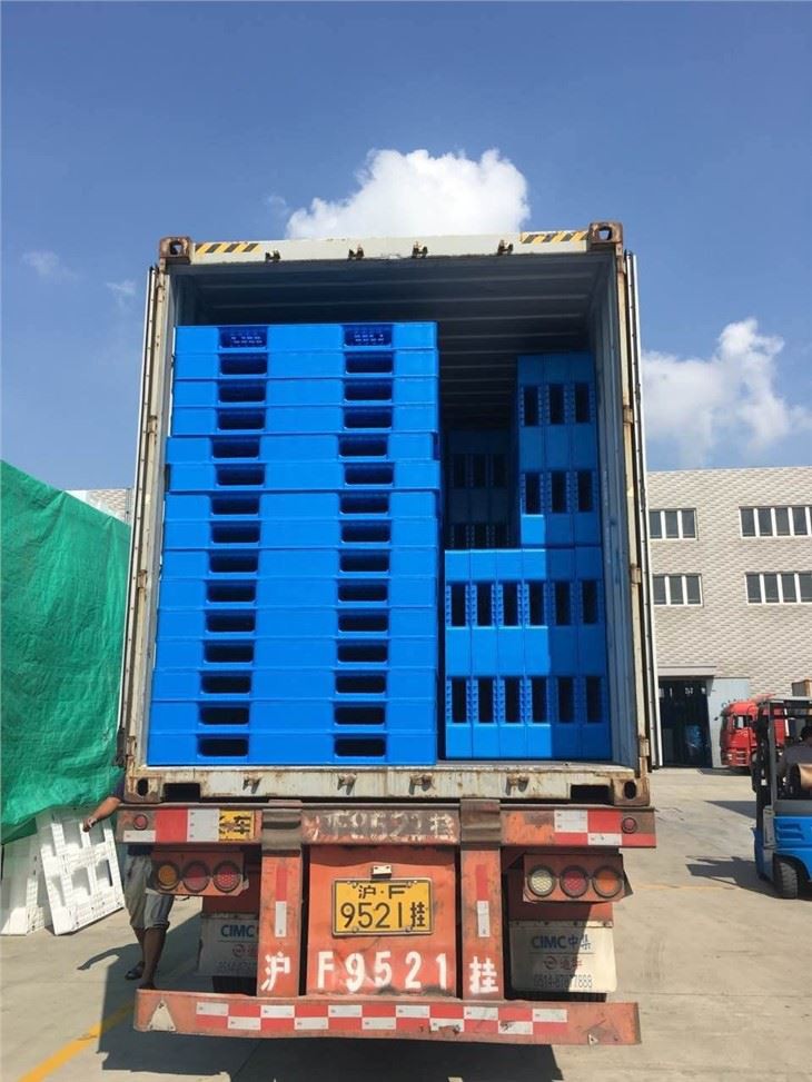 Stackable Reinforced Plastic Pallet