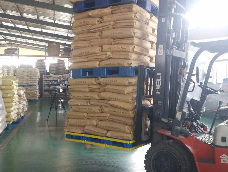 stackable plastic pallets in distribution center stackable plastic pallets in distribution center